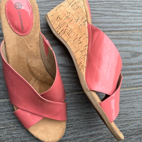 Women’s size 7 wedge sandals from Giani Bernini- Coral color. - Picture 2 of 4